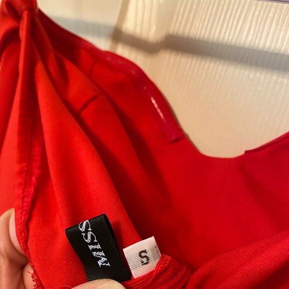 Miss Ord - long formal red dress - Picture 5 of 5